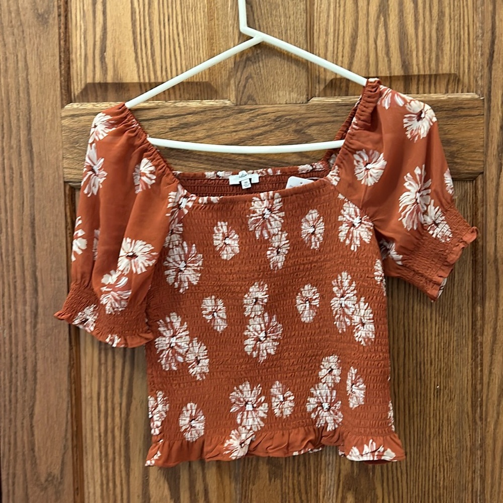 Beautiful Maxwell rust colored floral short sleeve top blouse women’s XS